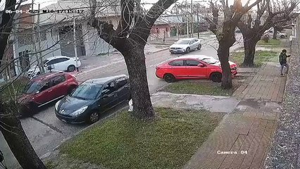 “Tranqui, tapate la jeta”： los videos de la banda que en una hora entró a robar en 3 casas de A (2)