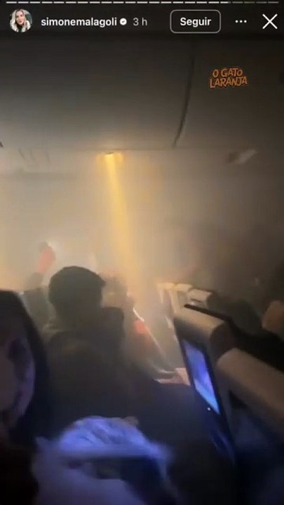 Carregador de celular explode e causa pânico em voo