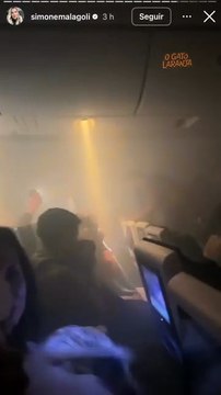 Carregador de celular explode e causa pânico em voo