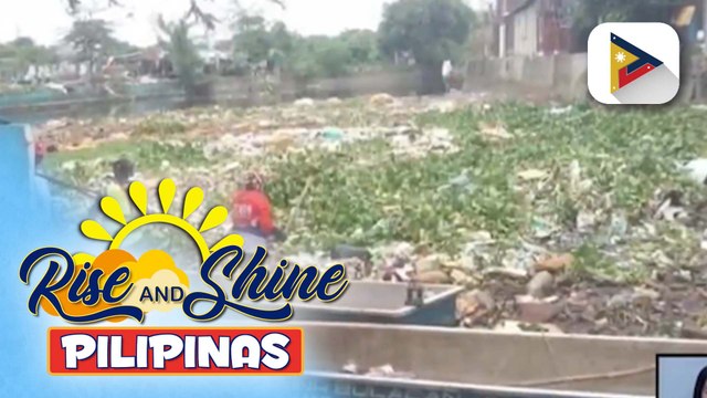 MMDA, pinangunahan ang clean-up operations sa boundary ng Valenzuela City at Meycauayan City, Bulacan | Bernard Ferrer