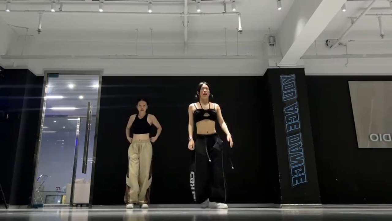 This is the dance of hot girls