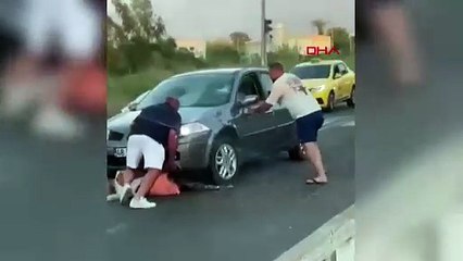 Pes dedirten görüntü! Otomobiliyle, çarptığı kadının üzerinden geçip kaçmaya çalıştı