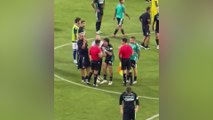 Lo que ocurrió cuando pitó el árbitro el final: el Betis - Como fue una auténtica carnicería