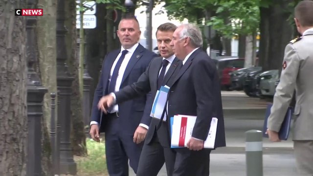 Emmanuel Macron acte la «suspension formelle» de l'exemption de Visa pour les passeports officiels et diplomatique algériens