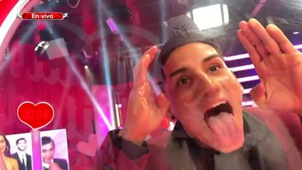 'Chucky' pone la muestra de como dar un buen beso