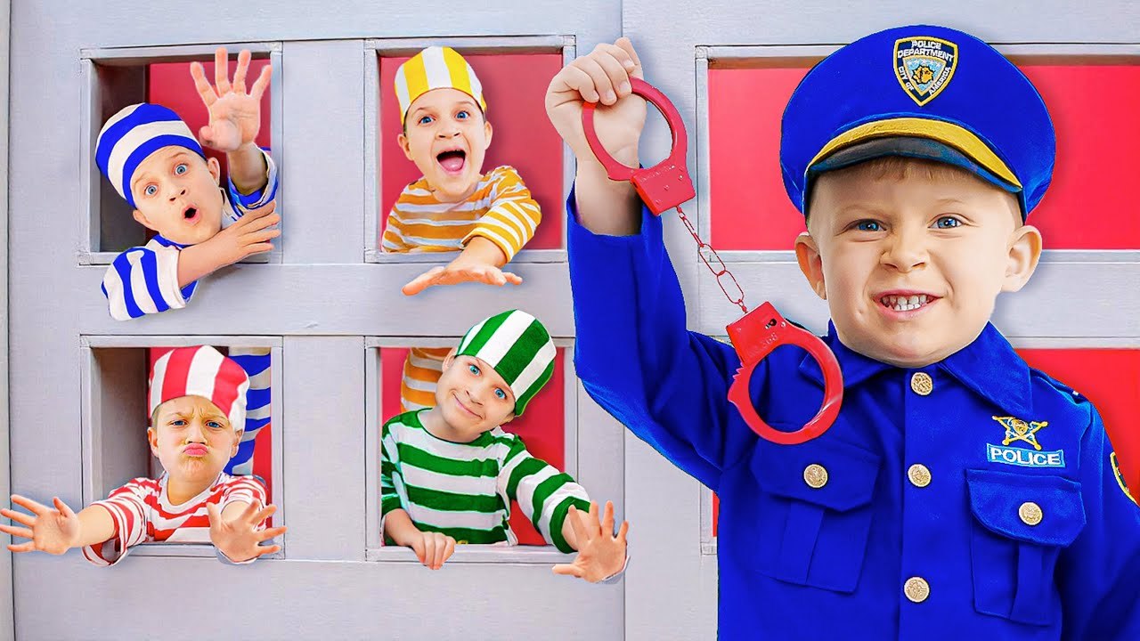 Oliver POLICEMAN catches criminals + More Adventure with Oliver