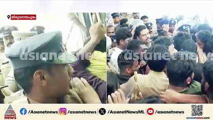 'സ്ഥിരം വിസിയെ നിയമിക്കണം'; KTU വിൽ എസ്എഫ്ഐ പ്രതിഷേധം