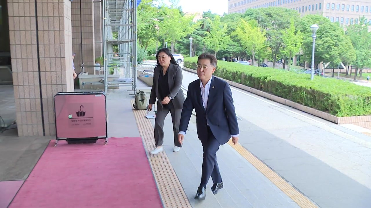 '광복절 특사' 심사위 개최...심사 명단에 조국 포함 / YTN