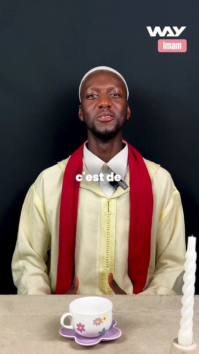 Cinq prières par jour, ça occupe tout son temps ? 💋  Kalilou Sylla est imam depuis 2020 à la mosquée de Strasbourg. Il a fait ses études théologiques à Rabat, au Maroc. Il est l'imam le plus jeune de France.