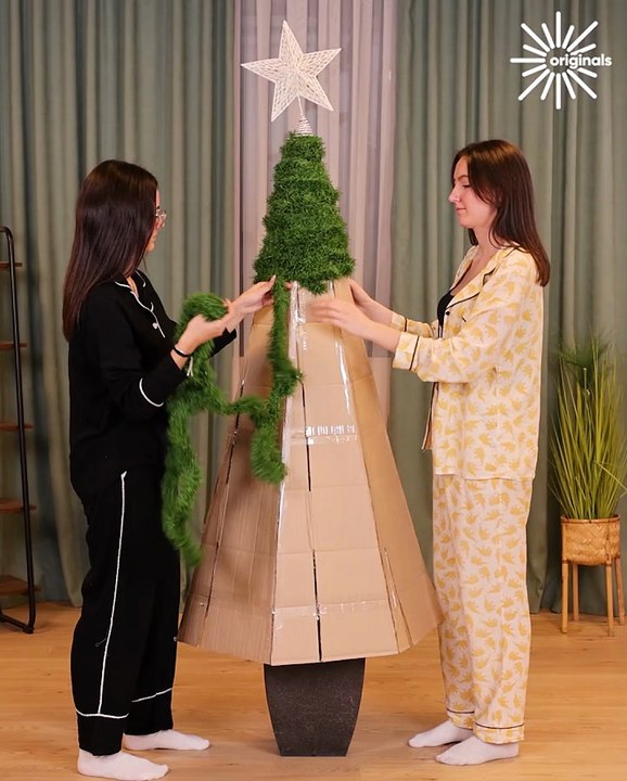 Bring holiday cheer with this DIY Christmas tree 🎄