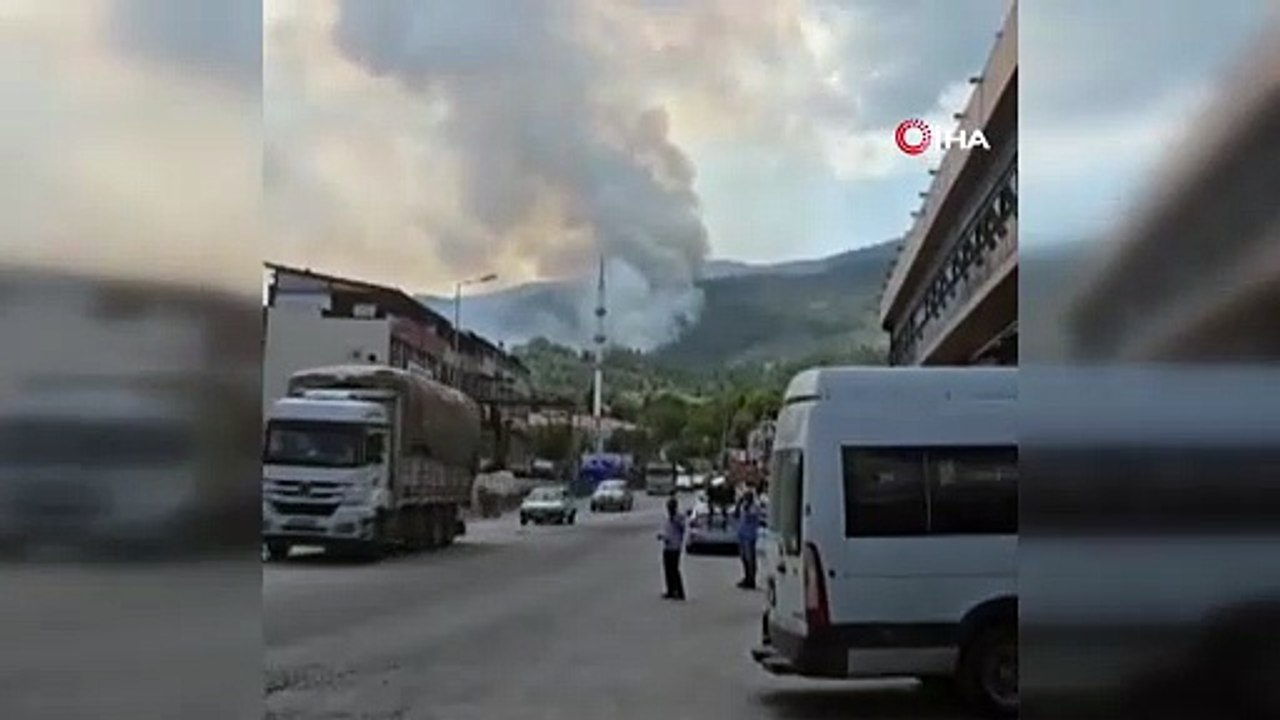 Karabük'te orman yangını: Alevler yerleşim bölgesine yaklaştı