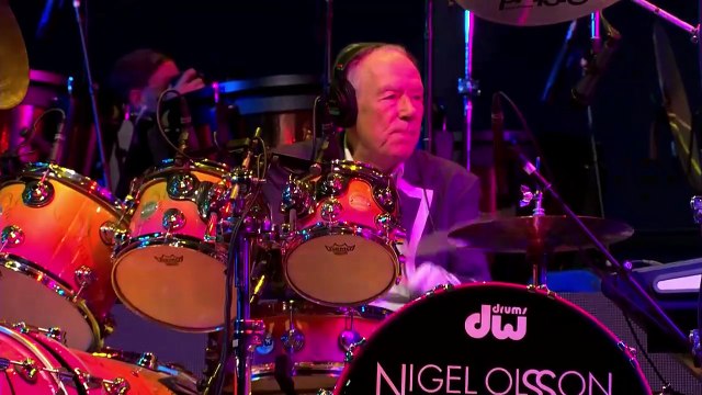 Saturday Night's Alright for Fighting - Elton John (live)