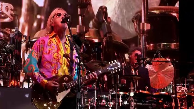 I'm Still Standing - Elton John (live)