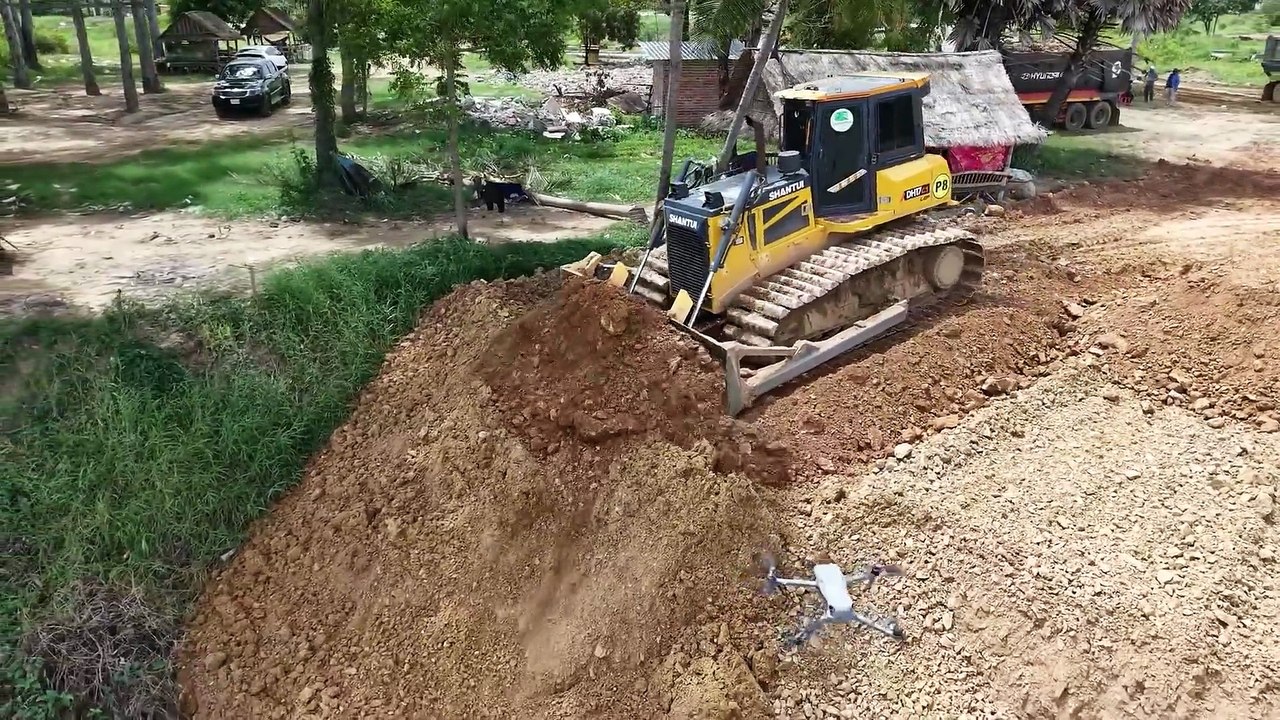 THE OPERATOR'S SKILL ARE EXCITING UING A SHANTU DH17 C3 DOZER CUTTING SOIL FILLING HEAVY DEEP POND.