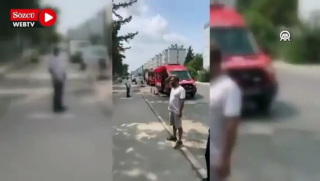 Adana’da, kurtarmak istediği kediyle birlikte ağaçta mahsur kalan kişiyi itfaiye kurtardı