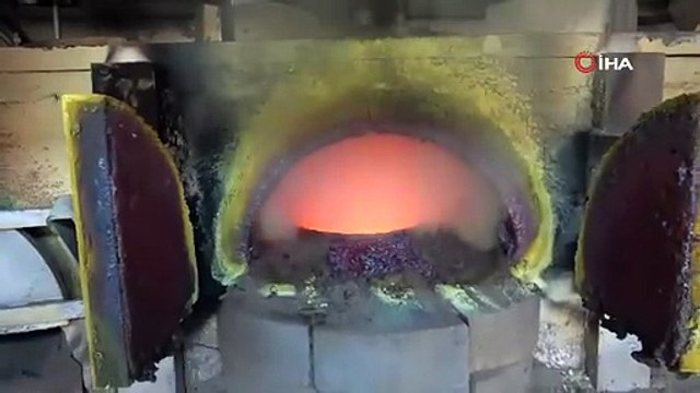 Çöpten topladıkları atıkların içindeki altın tozlarını birleştirip yeniden altın haline getiriyorlar