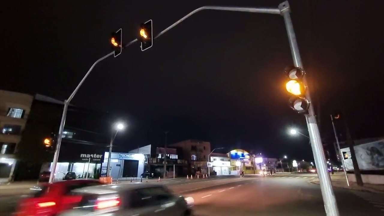 Semáforos em alerta exigem atenção dos condutores no Universitário