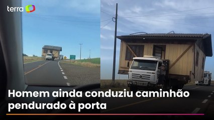 Caminhão é flagrado transportando casa inteira em estrada no Paraná