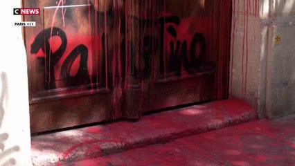 Des bureaux parisiens de la compagnie aérienne israélienne vandalisés