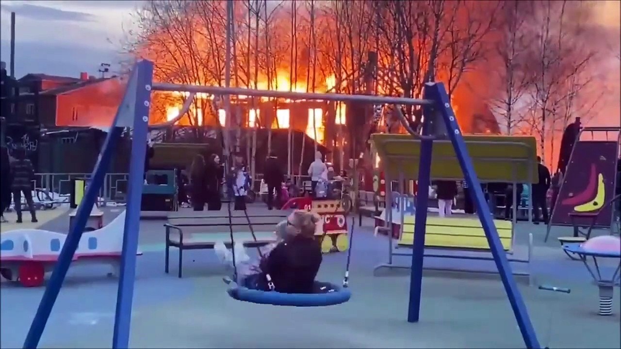 Elle emmène son enfant au parc en plein incendie... balek