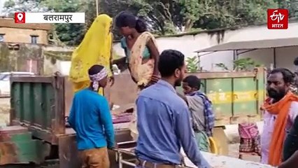 ट्रै्क्टर ट्राली में गर्भवती महिला को पहुंचाया गया अस्पताल, स्वास्थ्य विभाग बोला नहीं किया एंबुलेंस को कॉल