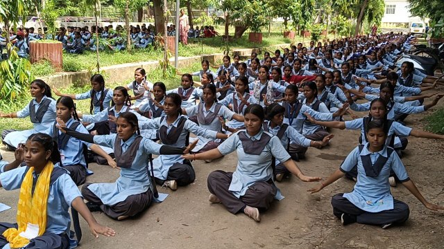 VIDEO: स्वतंत्रता दिवस की तैयारी जोरों पर, बच्चे कर रहे पीटी का पूर्वाभ्यास