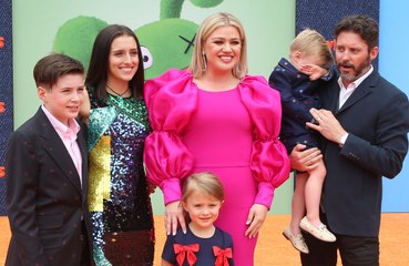Ex-marido de Kelly Clarkson morre após câncer; cantora está abalada com a perda
