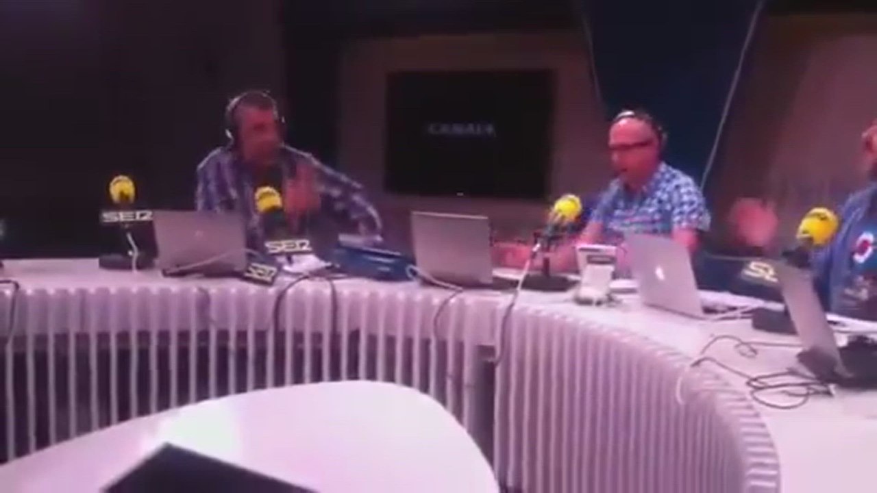 El MÍTICO HIMNO ATLÉTICO de la CHAMPIONS cantado por MANOLETE: uno de sus mejores momentos