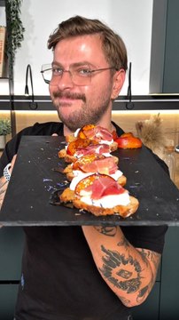 Bruschetta d'été à la burrata et pêches rôties au miel