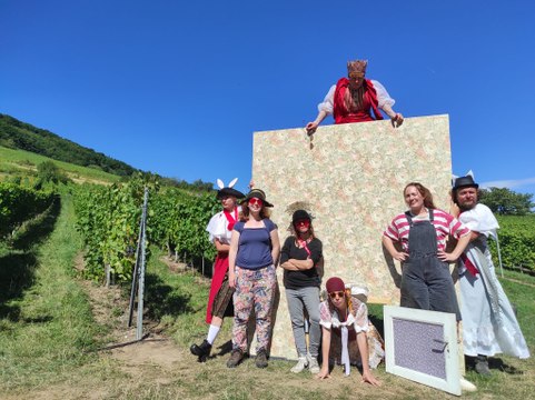 Dîner insolite à Reichsfeld : manger, boire et regarder du théâtre dans les vignes