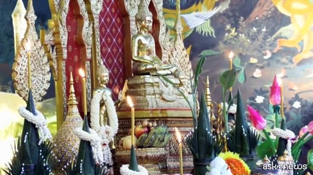 Mille monaci buddisti pregano per la pace confine Cambogia-Thailandia