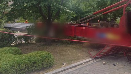 경기 오산 아파트 단지서 사다리차 넘어져 / YTN