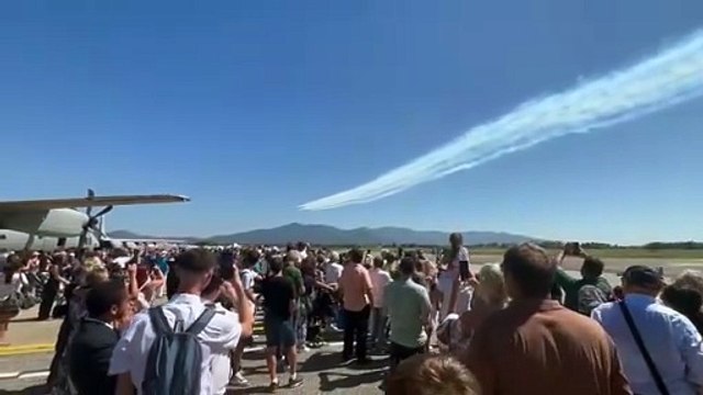 Pisa, le frecce tricolori si esibiscono: lo spettacolo in cielo