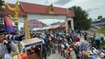 Rimpatrio di massa dei cambogiani, caos al confine con la Thailandia
