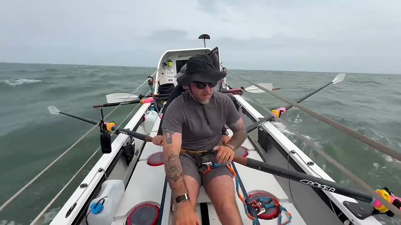 Rob Burrow charity rowers get wrongly labelled by Rupert Lowe MP as 'illegal migrants'