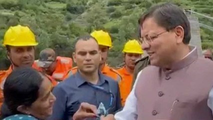 Dharali में महिला ने CM Dhami को बांधी राखी, बोलीं...