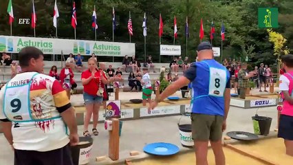 La aldea asturiana de Navelgas reúne a 600 personas de 24 países por el bateo de oro