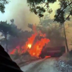 İtfaiye aracı alevler arasında kaldı