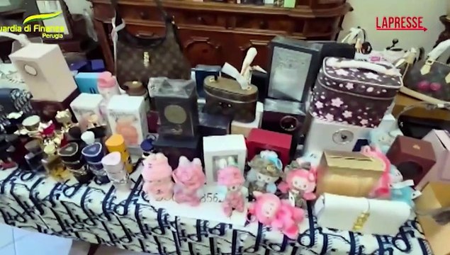 Perugia, Guardia di finanza sequestra oltre 2300 capi di abbigliamento e accessori falsi