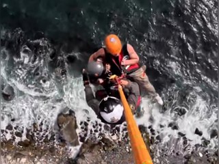 Flut schneidet Paar den Weg ab: Polizei kommt mit Heli