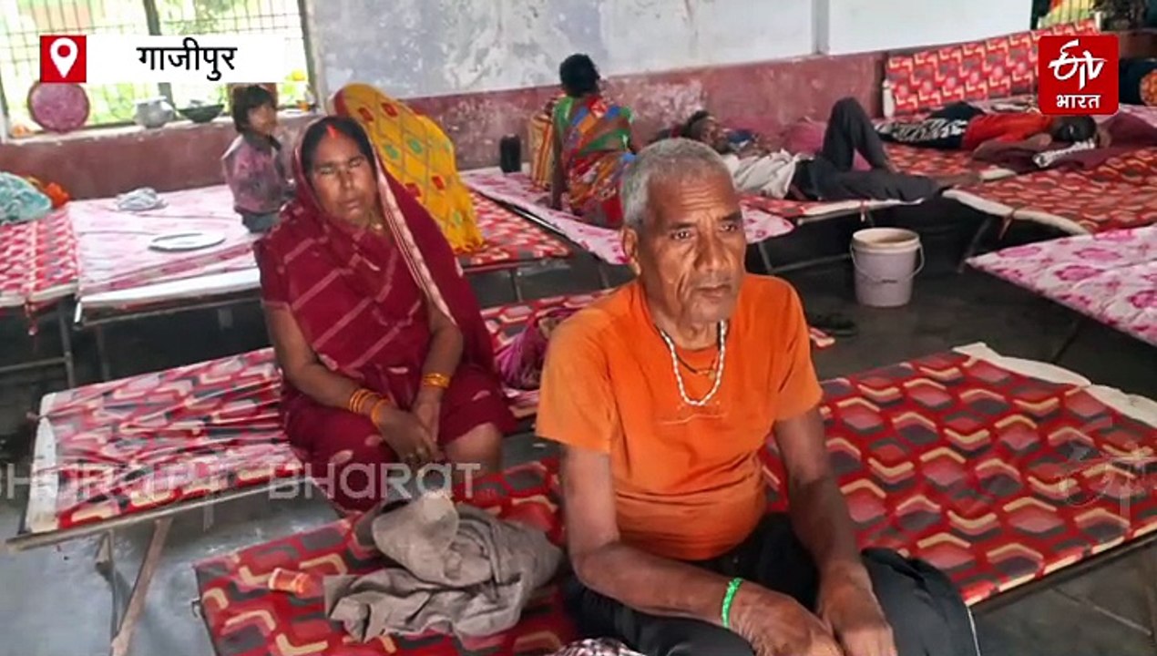 13 साल से सैलाब का सितम झेल रहा यूपी का ये गांव... घर-द्वार खेत-खलिहान सब गंगा में समा गए, सरकारी भवन में विस्थापितों की जिंदगी जी रहे सैकड़ो परिवार