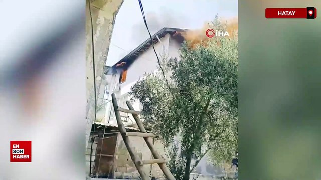 Hatay'ın Kırıkhan ilçesinde bir evde çıkan yangın