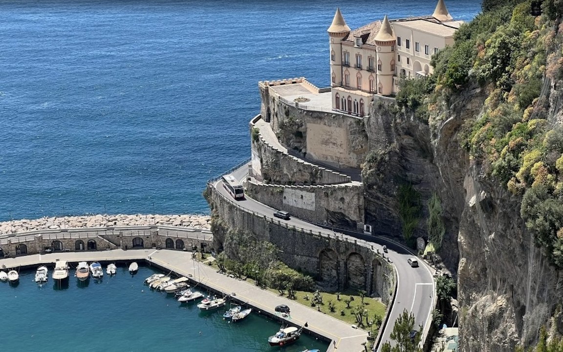 Vacanze immersi nella natura? I sentieri più belli che portano al mare, dalla Sardegna alla Liguria