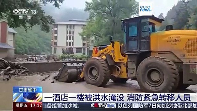 По меньшей мере 10 человек погибли и 33 пропали без вести в результате наводнений на севере Китая