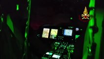Drago VF151, l'elicottero dei vigili del fuoco di Bologna in volo per il primo soccorso notturno