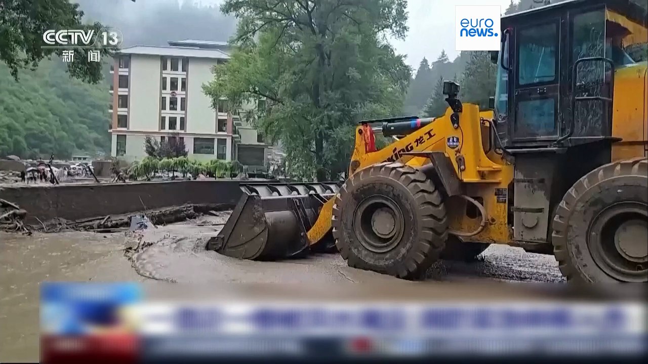 Τουλάχιστον 10 νεκροί και 33 αγνοούμενοι στις π...