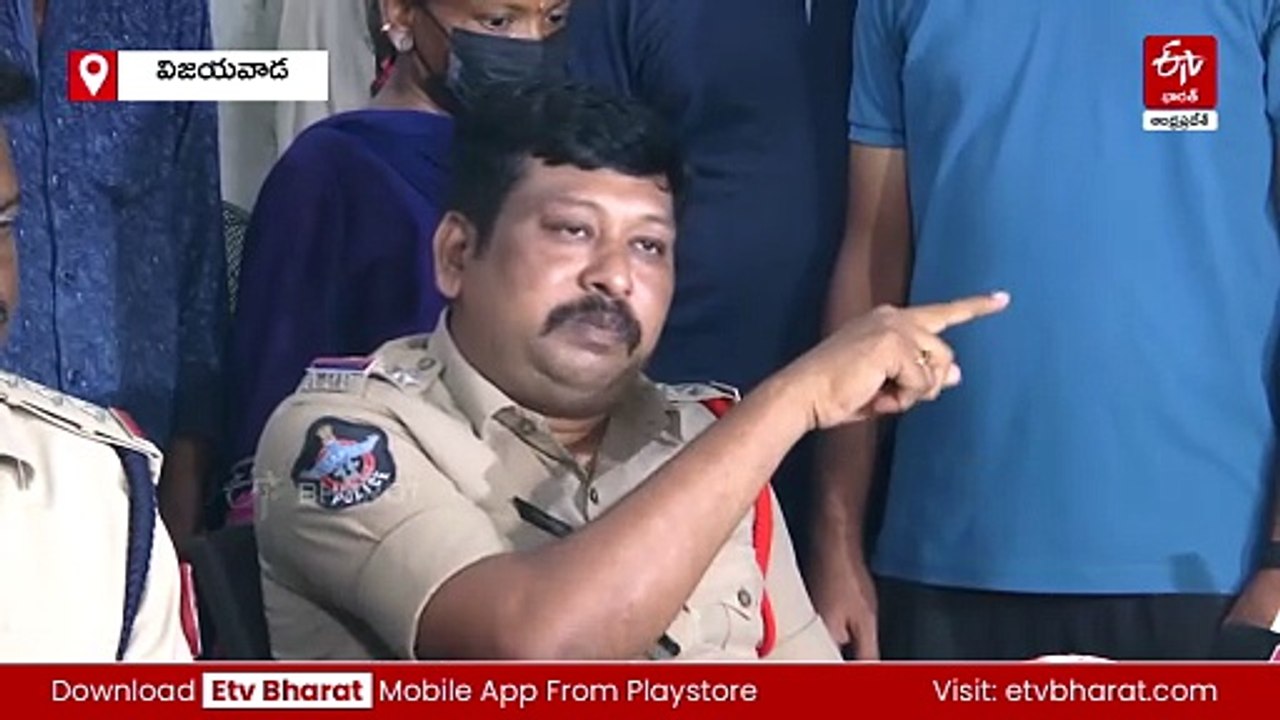 రైల్వే స్టేషన్‌లో అదృశ్యమైన బాలిక - తండ్రే అమ్మేశాడు