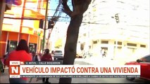 VEHÍCULO IMPACTÓ CONTRA UNA VIVIENDA
