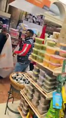 SONO STATI LICENZIATI SENZA MOTIVO, MA DECIDONO DI ANDARE AL LAVORO E GUARDATE CHE FANNO!!