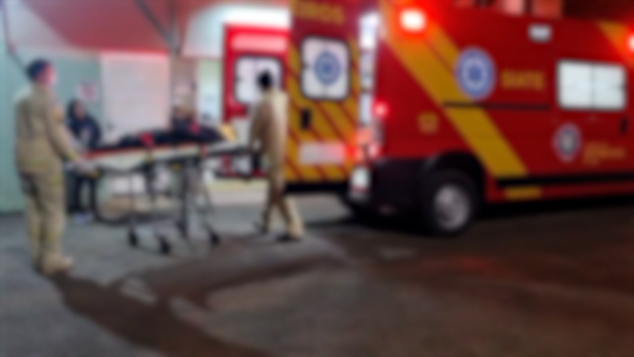 Homem e mulher ficam feridos após acidente entre carro e moto na Rua Café Filho em Cascavel
